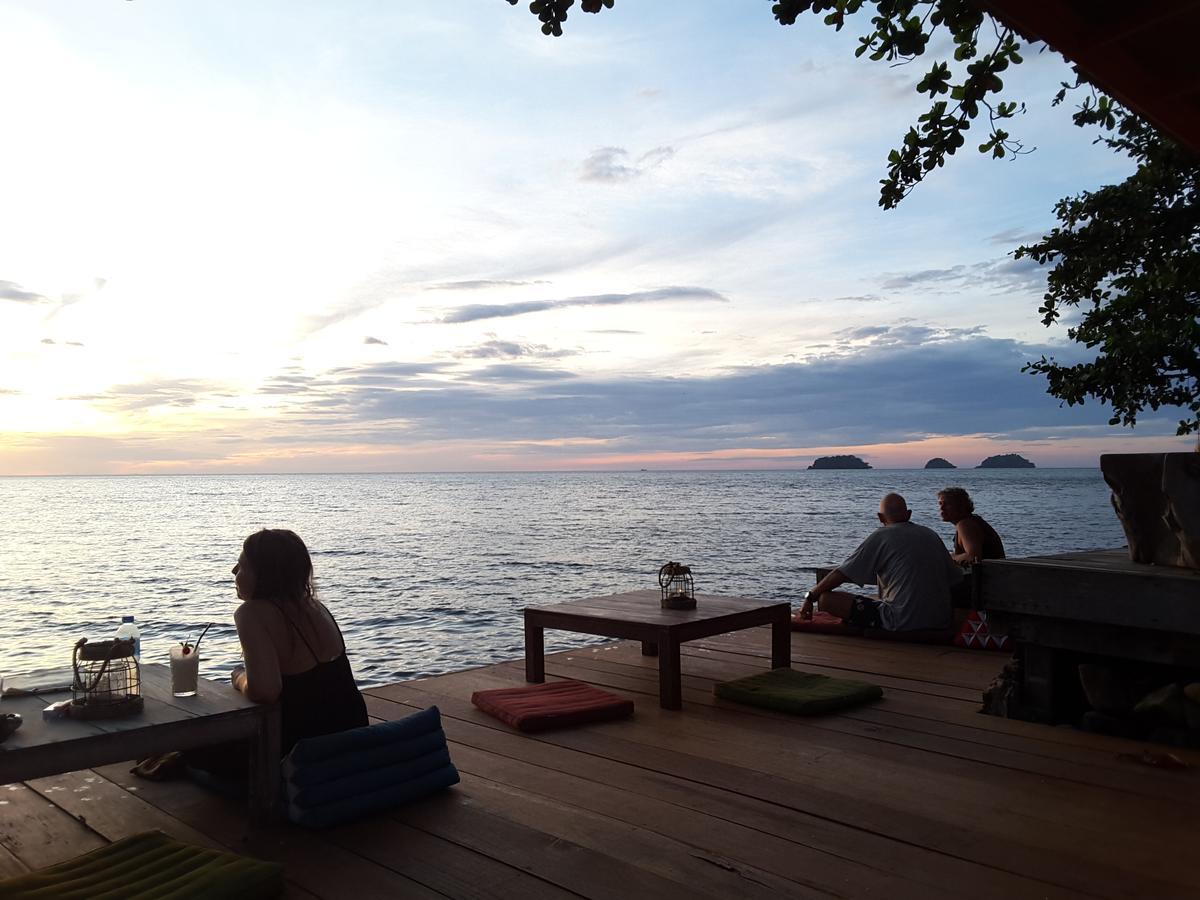 Bee Sleep Hostel Lonely Beach (Adults Only) Koh Chang Bagian luar foto